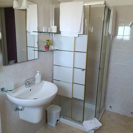 Mirage Bed & Breakfast 3*