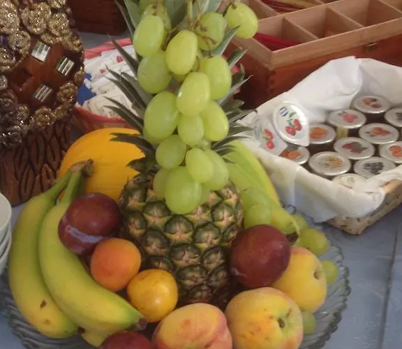 לינה וארוחת בוקר Mirage 3*