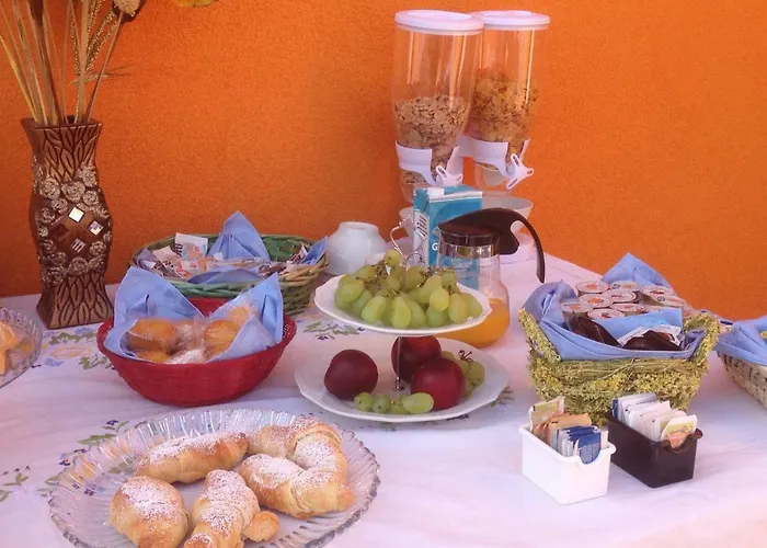 לינה וארוחת בוקר Mirage 3*